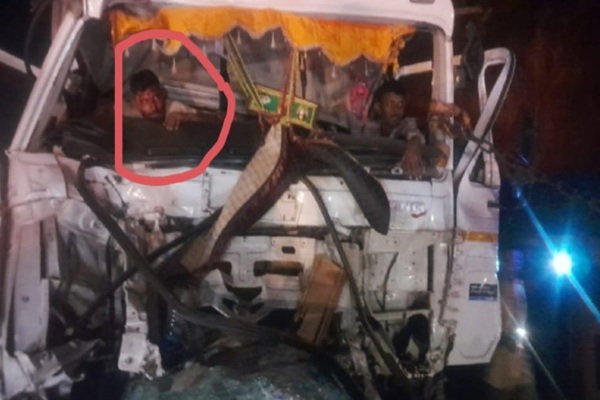 रामगढ़ :  चुट्टूपालू घाटी में ब्रेक फेल होने से ट्रेलर दुर्घटनाग्रस्त, तीन वाहन भी चपेट में आए