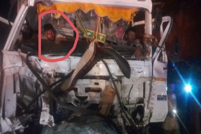 रामगढ़ :  चुट्टूपालू घाटी में ब्रेक फेल होने से ट्रेलर दुर्घटनाग्रस्त, तीन वाहन भी चपेट में आए