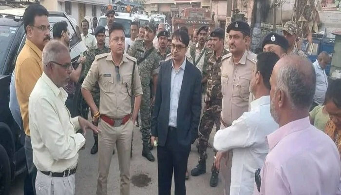 रामगढ़: रामनवमी को लेकर फ्लैग मार्च, DC व SP का कड़ा संदेश, ट्रकों की इन मार्गों पर एंट्री बंद