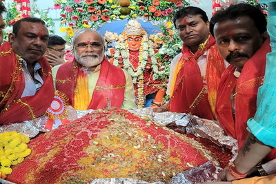 रांची: झांकियों में उमड़ा आस्था का सैलाब, जय श्रीराम से गूंजा शहर