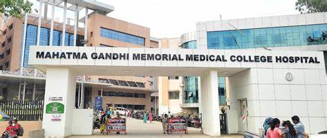 Jamshedpur News : MGM अस्पताल में परिजनों का हंगामा, महिला डॉक्टर पर थप्पड़ मारने का आरोप