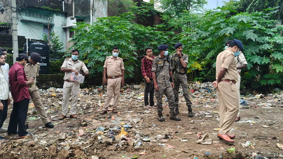 Ranchi News :  बड़ा तालाब के पास खाली पड़ी जमीन से संदिग्ध स्थिति में युवक का शव बरामद, हत्या की आशंका