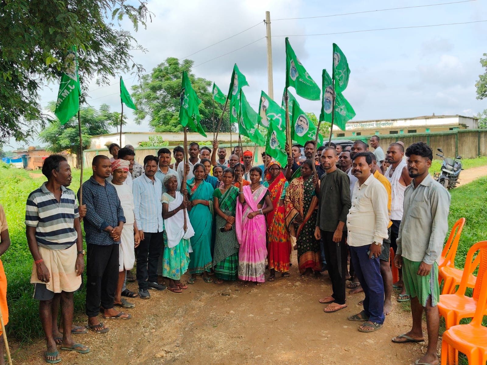 Latehar News :  झामुमो की बैठक में MMDR एक्‍ट में संशोधन का किया गया विरोध