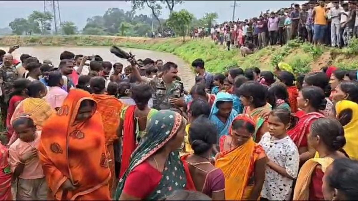 Crowd at crime scene