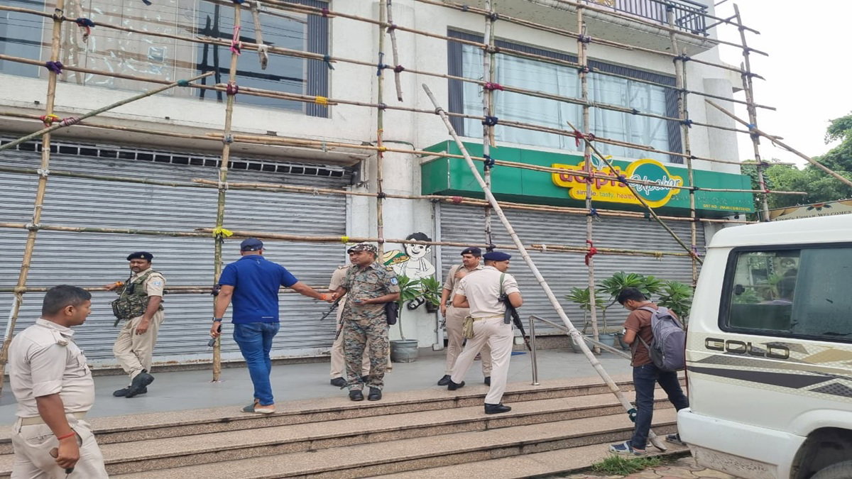 Jamshedpur News : मरीन ड्राइव में रेस्टोरेंट के बाहर बाइक सवार युवकों ने की फायरिंग