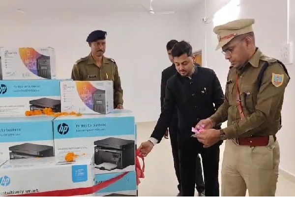 धनबाद पुलिस का कंट्रोल रूम हुआ हाईटेक, 33 कंप्यूटर व 350 CCTV से रखी जाएगी पैनी नजर