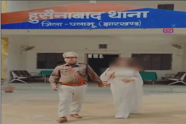 खाकी पर चढ़ा रील का खुमार, थाना परिसर में महिला के साथ दरोगा जी का एक्शन, गाइडलाइन की उड़ी धज्जियां