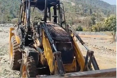 रामगढ़ :  क्रशर साइट पर गोलीबारी, जेसीबी फूंकी, मजदूरों को कमरे में किया बंद