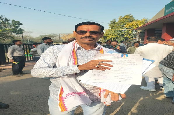 धनबाद निगम चुनाव : 11 कमरों में सिर्फ एक आरओ को जाने की अनुमति पर बवाल