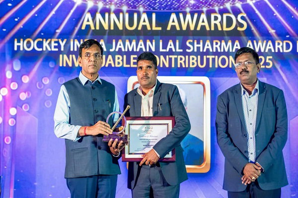 सिमडेगा की हॉकी को दिलाई पहचान, मनोज कोनबेगी को मिला ‘जमन लाल शर्मा अवार्ड’