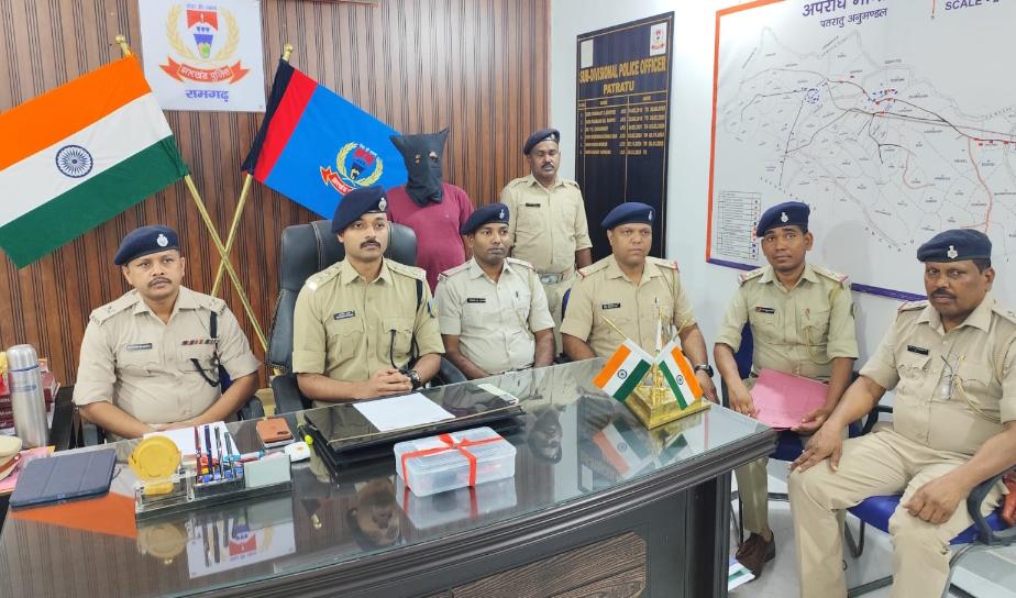 राहुल दुबे गैंग का गुर्गा पतरातू से गिरफ्तार, 9 MM पिस्टल भी बरामद