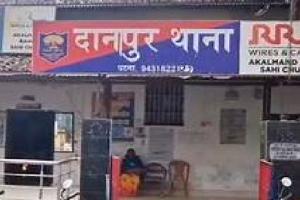 Patna News :  दानापुर में पूर्व पार्षद के घर पर हमला, फायरिंग और धमकी देने का आरोप