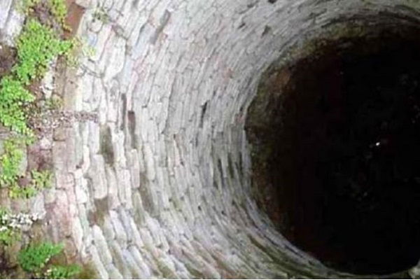 गुमला: बड़ी बहन के यहां आई युवती का शव कुएं से मिला