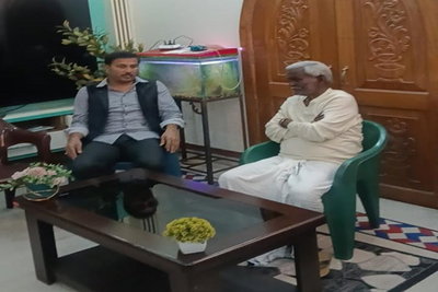 चंपाई सोरेन के पैतृक गांव पहुंचे सुदेश महतो, पोते वीर सोरेन को दी श्रद्धांजलि