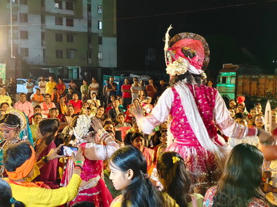 रामगढ़ :  भारी बारिश में भी कम नहीं हुआ रामभक्तों का उत्साह, रातभर निकाली गई झाकियां