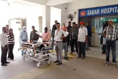 धनबाद :   अपार्टमेंट की छत से गिरकर युवक गंभीर रूप से घायल, रेफर