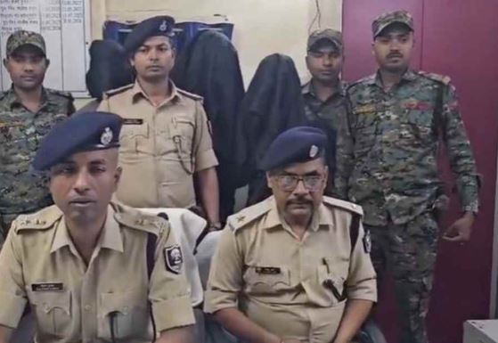 दिन में फल बेचने के बहाने करते रेकी, रात को करते बाइक चोरी, पुलिस के हत्थे चढ़ा गिरोह