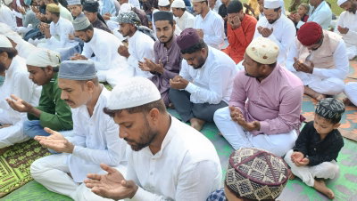 Jamtara News : अमन-चैन के साथ अदा हुई बकरीद की नमाज, मांगी खुशहाली की दुआ