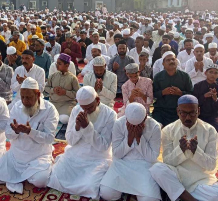 Ranchi News : ईदगाहों व मस्जिदों में अदा की गई बकरीद की नमाज, मांगी अमन-चैन की दुआ