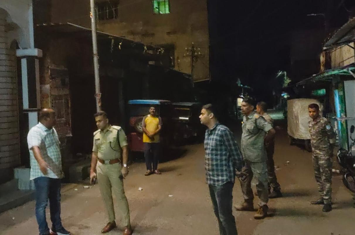 Dhanbad News : कतरास में कोयले के अवैध कारोबार को लेकर गैंगवार, फायरिंग में तीन घायल, एक की हालत गंभीर