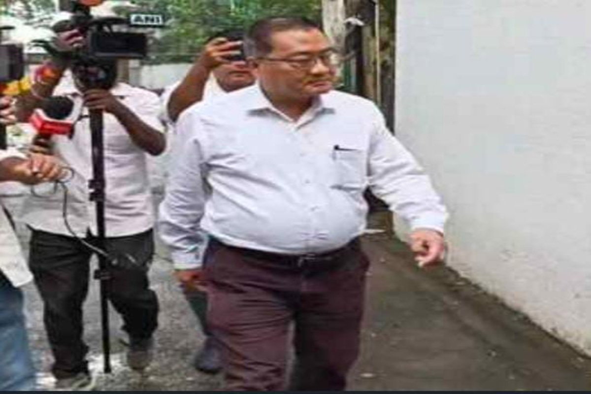 JPSC के पूर्व चेयरमैन एल ख्यांग्ते पहुंचे CID ऑफिस, पूछताछ शुरू