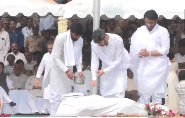 अजित पवार का राजकीय सम्मान के साथ अंतिम संस्कार, बेटे पार्थ व जय ने दी मुखाग्नि