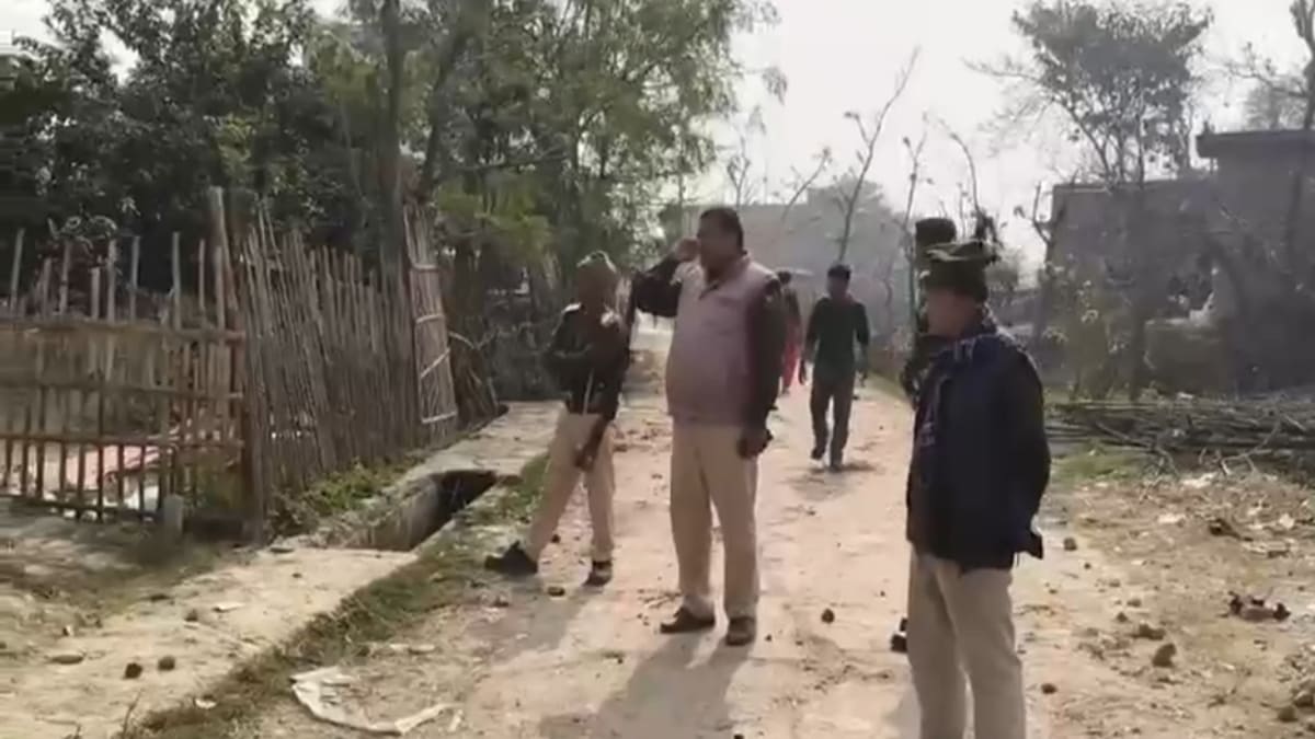 मोतिहारी : बच्चों के झगड़े से भड़की हिंसा, दो पक्षों में जमकर चले लाठी-डंडे