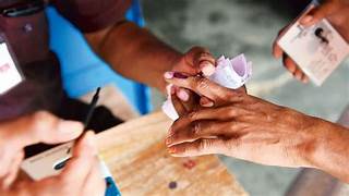 पश्चिम  बंगाल चुनाव :  EVM से छेड़छाड़, मारपीट की घटनाओं के बीच एक  बजे तक 61.11 फीसदी मतदान