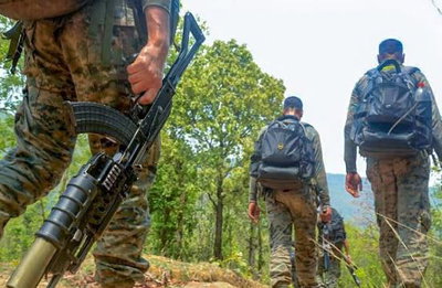 सारंडा में सुरक्षाबलों और नक्सलियों के बीच मुठभेड़, रुक-रुककर फायरिंग जारी