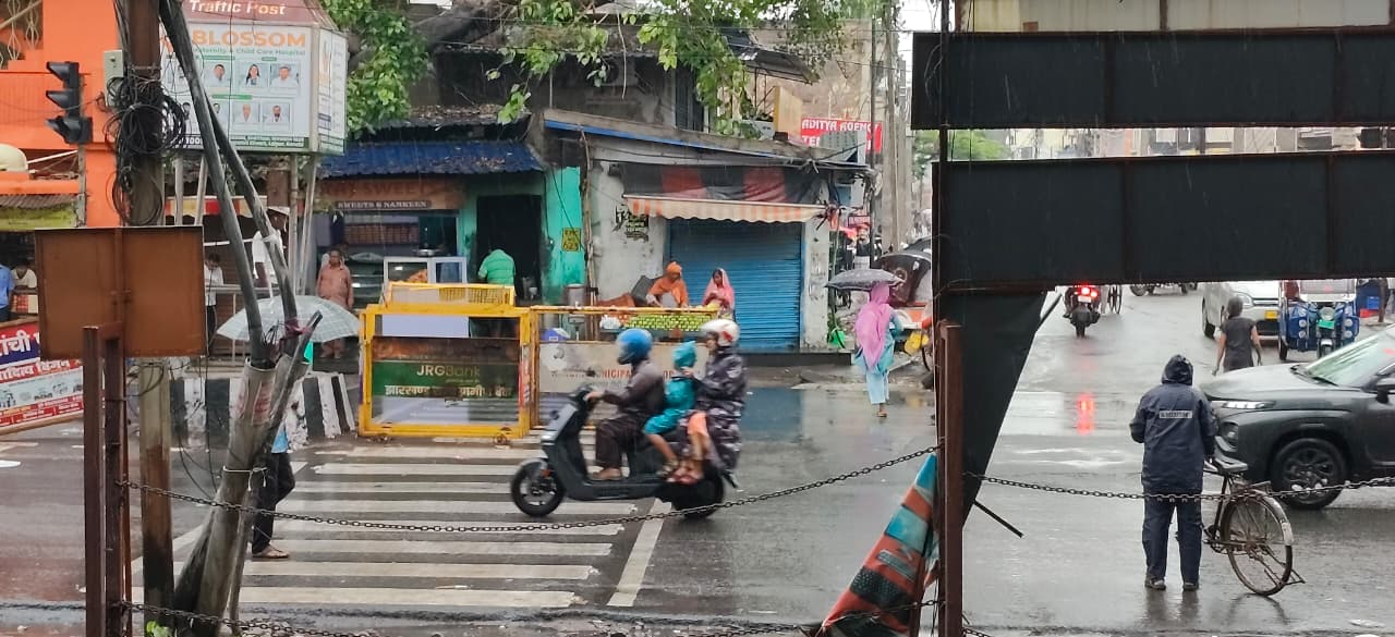 Ranchi News :  बदला मौसम का मिजाज, ठंडी हवाओं व तेज बारिश से मिली गर्मी से राहत