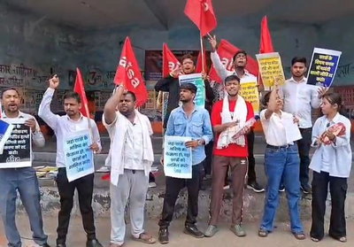Dhanbad News : NEET व JSSC-CGL में कथित गड़बड़ी के विरोध में AISA का प्रदर्शन, शिक्षा मंत्री से इस्तीफे की मांग