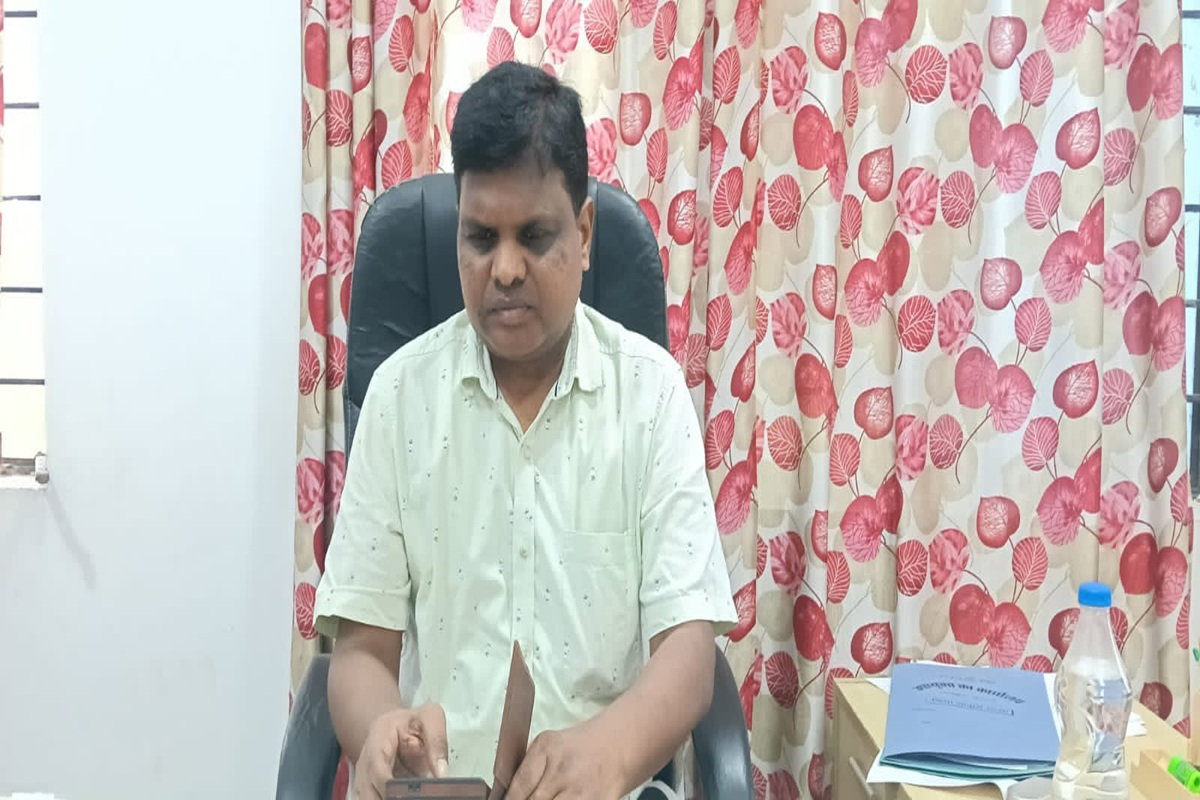 Saraikela : 65 हजार अयोग्य लाभुकों के लिस्ट से कटेंगे नाम, अवैध उठाव की वसूली व कानूनी कार्रवाई भी होगी