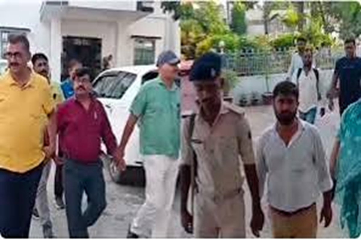 Khagaria :  विजिलेंस ने मनरेगा पीओ समेत दो अधिकारी को रिश्वत लेते दबोचा