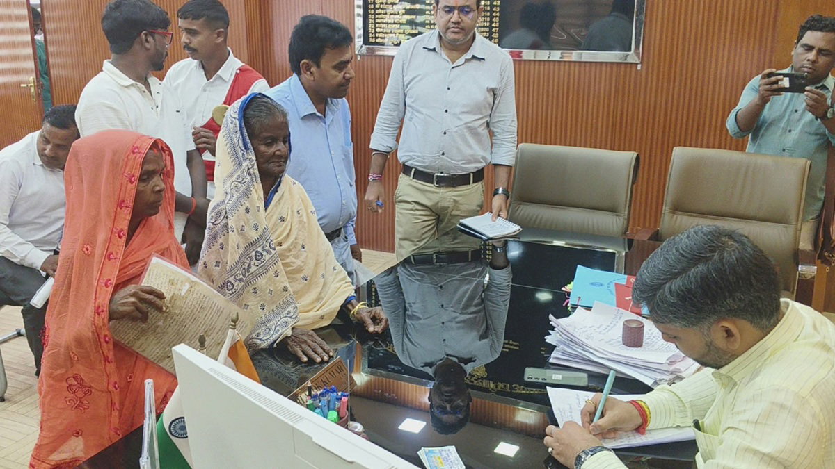 woman arrived at Janata Darbar