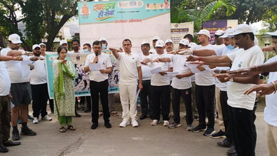 Bokaro News : समाहरणालय में चला स्वच्छता अभियान, डीसी ने दिलाई स्वच्छता की शपथ