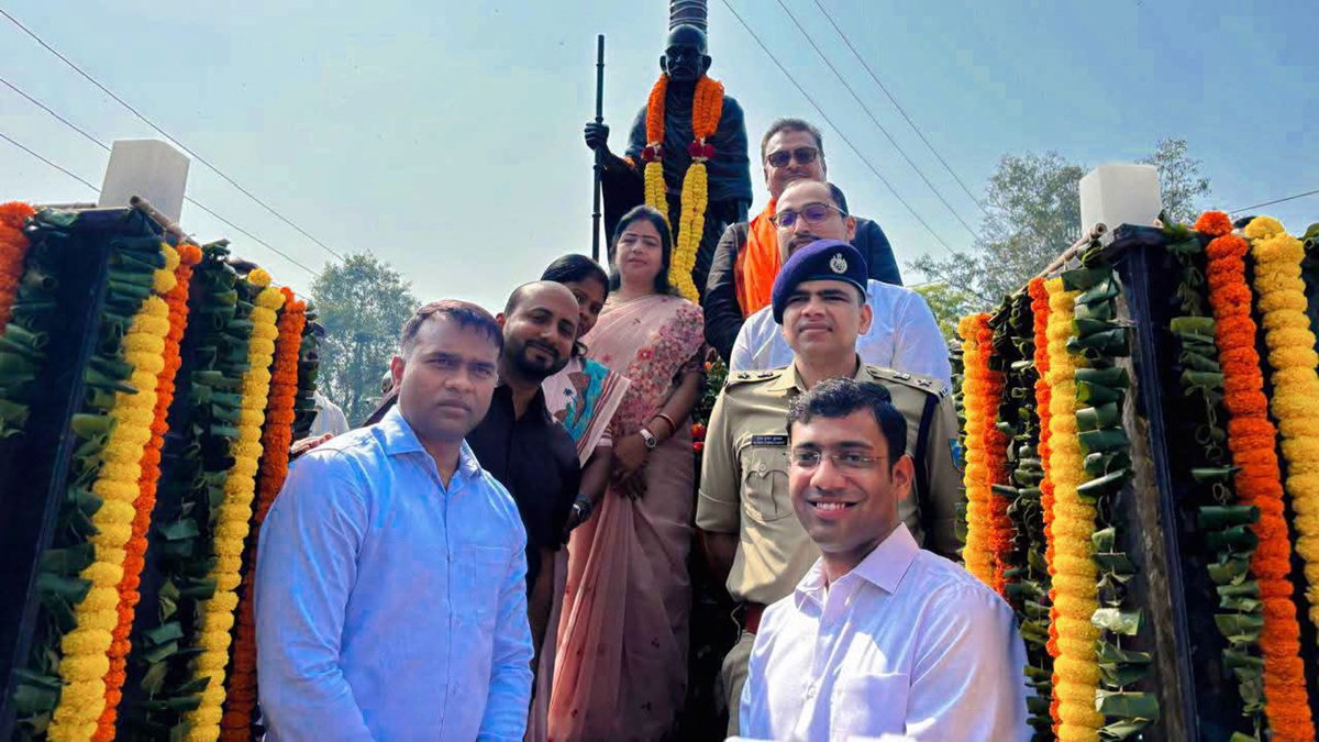 Unveiling of Gandhi Statue