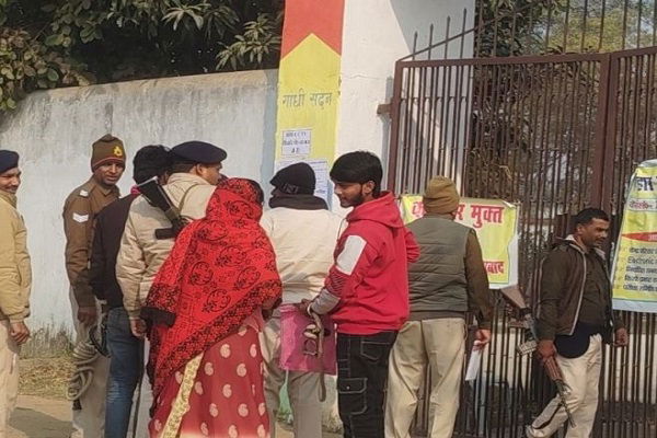 बिहार 12वीं बोर्ड परीक्षा: जहानाबाद में हथकड़ी लगा युवक परीक्षा देने पहुंचा सेंटर