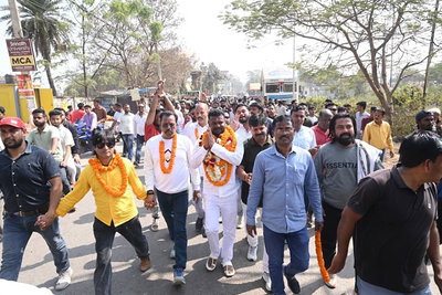 झारखंड में निकाय चुनाव: सांसद, विधायक पुत्रों ने भरा पर्चा, रैली निकाल किया शक्ति प्रदर्शन