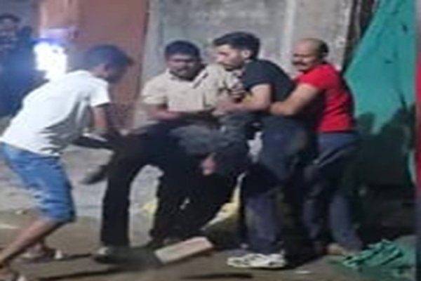 जमशेदपुर के मानगो में हाईवोल्टेज ड्रामा : पत्नी से विवाद के बीच पति के दोस्त ने लहराई पिस्तौल