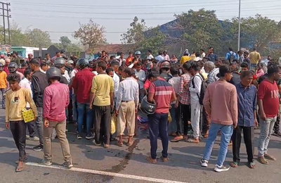 धनबाद :  वाहन की चपेट में आकर साइकिल सवार की मौत, आक्रोशितों ने NH किया जाम