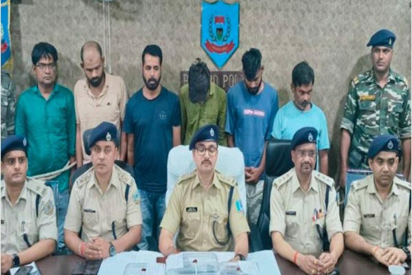 बोकारो पुलिस का बड़ा एक्शन, अमन साहू गिरोह के 7 अपराधी गिरफ्तार
