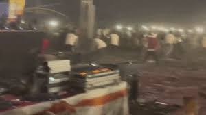 मुजफ्फरपुर : खेसारी लाल के कार्यक्रम में बवाल, बेकाबू भीड़ ने जूते-चप्पल बरसाये, तोड़फोड़ की