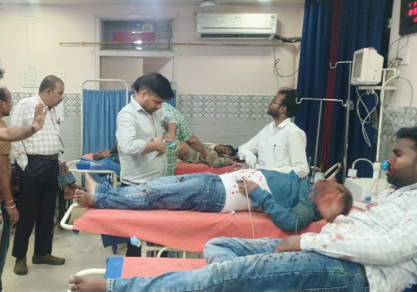 Latehar News:  सड़क दुर्घटना में SVM के दो शिक्षक घायल, रेफर