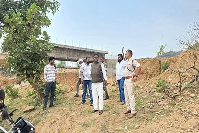 मनिका विधायक ने औरंगा नदी पर बन रहे पुल का लिया जायजा, शिव नाला पुल का शिलान्यास