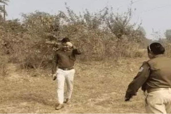 बोकारो :  BS सिटी कॉलेज के पास महिला का शव बरामद, पहचान छिपाने के लिए चेहरा बिगाड़ा