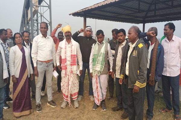 पेसा कानून में बदलाव की मांग को लेकर जोरदार प्रदर्शन, ‘हमारा गांव में हमारा राज’ के लगे नारे