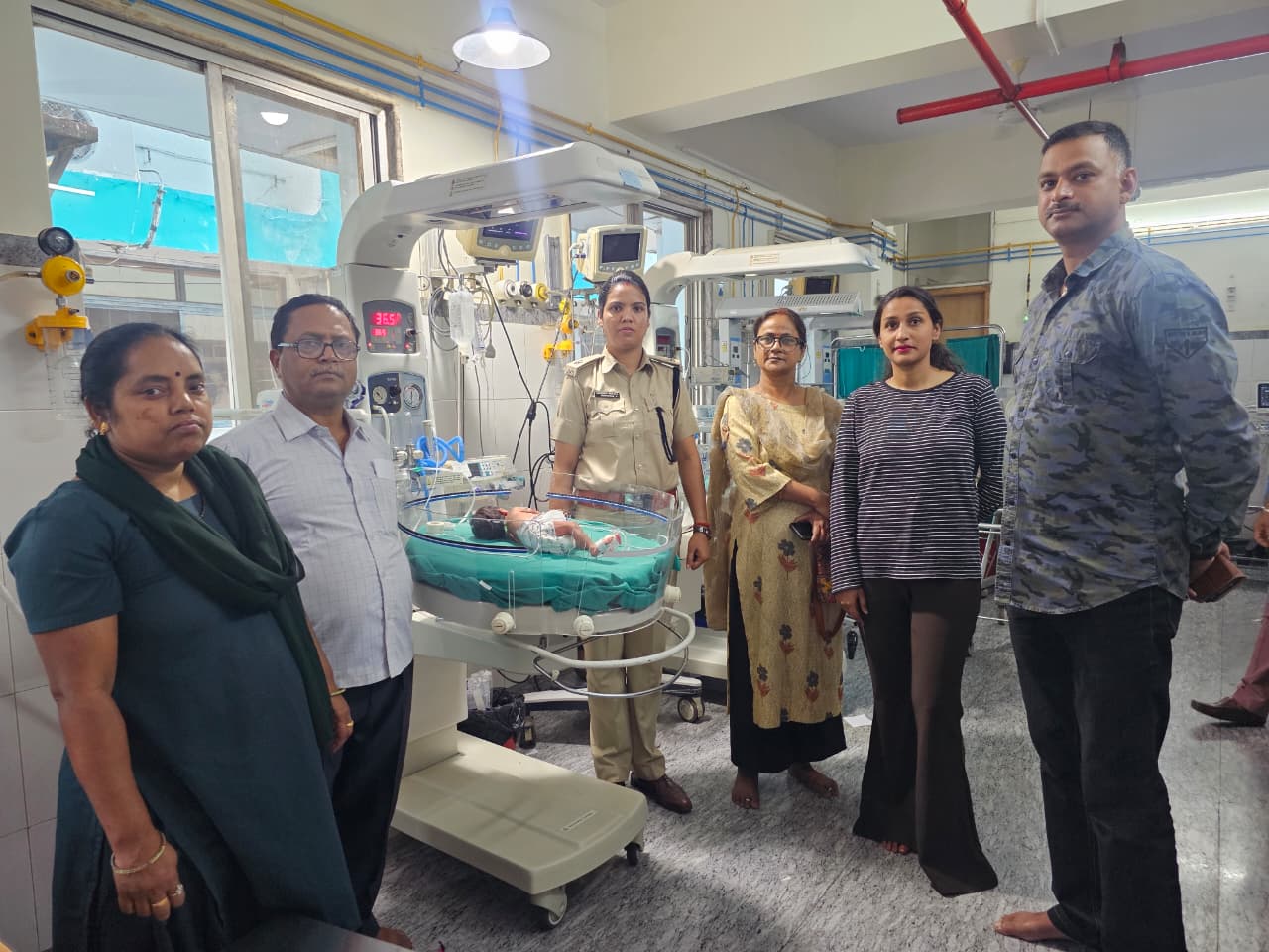 रांची :   निवारणपुर में फेंके गये नवजात को अस्पताल में कराया गया भर्ती