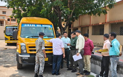 धनबाद :  डिगवाडीह के दो स्कूलों के वाहनों की जांच, 91,650 रुपये वसूला गया जुर्माना