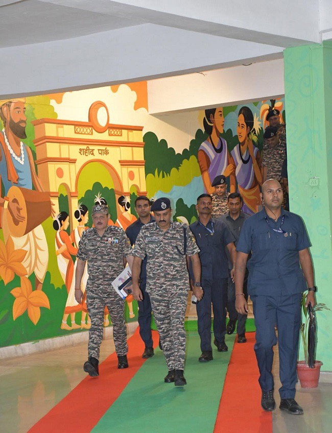 Chaibasa News : CRPF DG ने की बैठक, पश्चिमी सिंहभूम को जल्द नक्सल मुक्त करने के दिए निर्देश