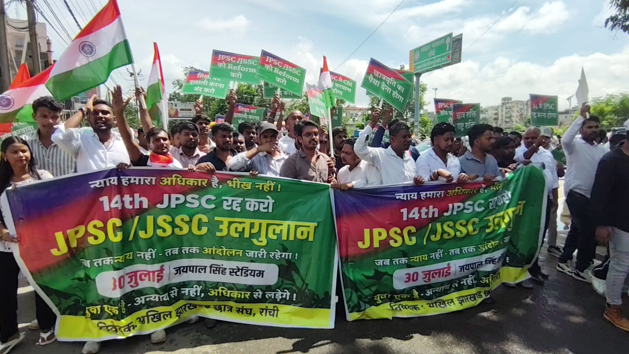 JPSC-JSSC में कथित अनियमितताओं व छात्रवृत्ति को लेकर छात्रों का लोकभवन घेराव